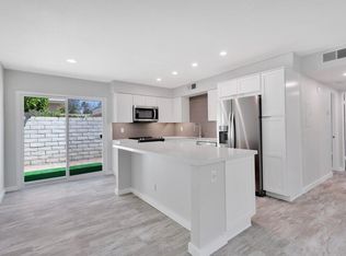 838 E Cottonwood Rd APT 2, Palm Springs, CA 92262