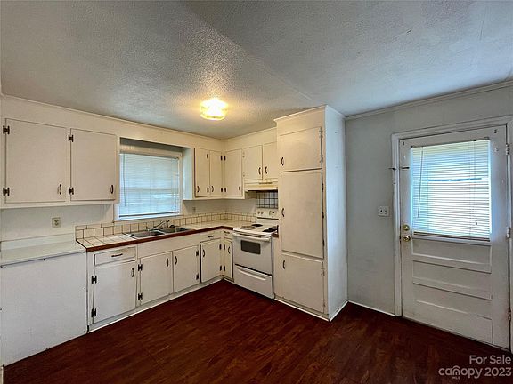 5th image of 2733 Crescent Ln
