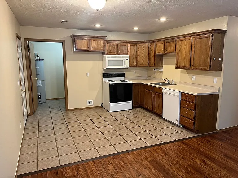 5551-5553 N Brown Ln — Photo 3