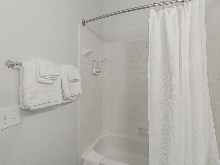7017 Chateau Dr — Photo 14