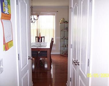 Hallway w/ 1/2 bath & pantry