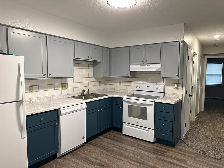 3745 Glen Oaks Blvd #12 — Photo 3