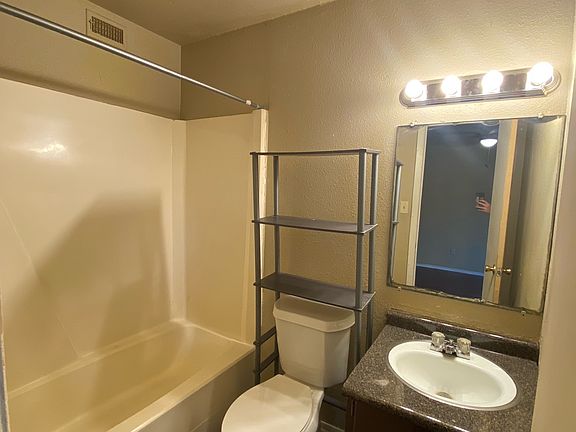 5th image of 514 S Bois D Arc Ave #8