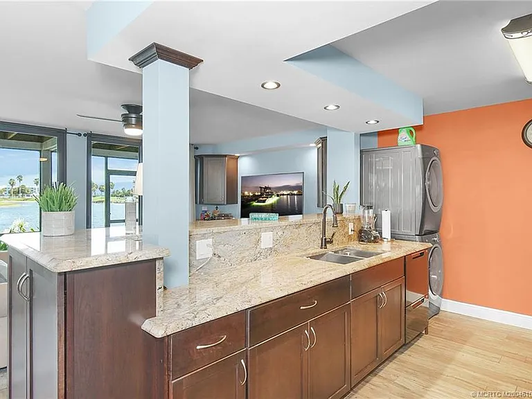 311 NE Golfview Cir — Photo 14