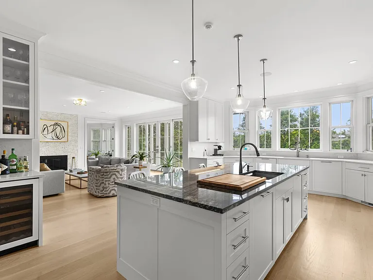73 Beach Ln — Photo 8