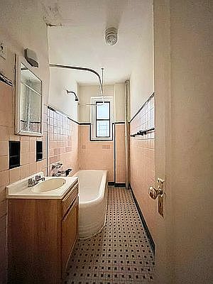 5th image of 218 Linden Blvd #2E