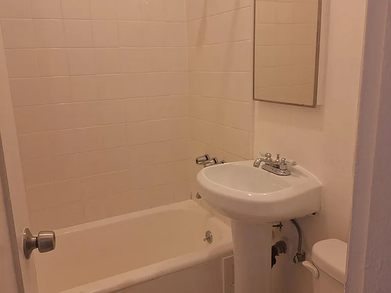Hollywood Heritage Apartments — Photo 14