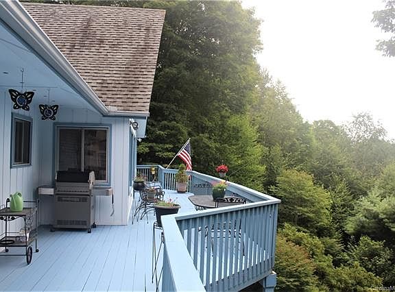4th image of 72 Silver Knob Dr