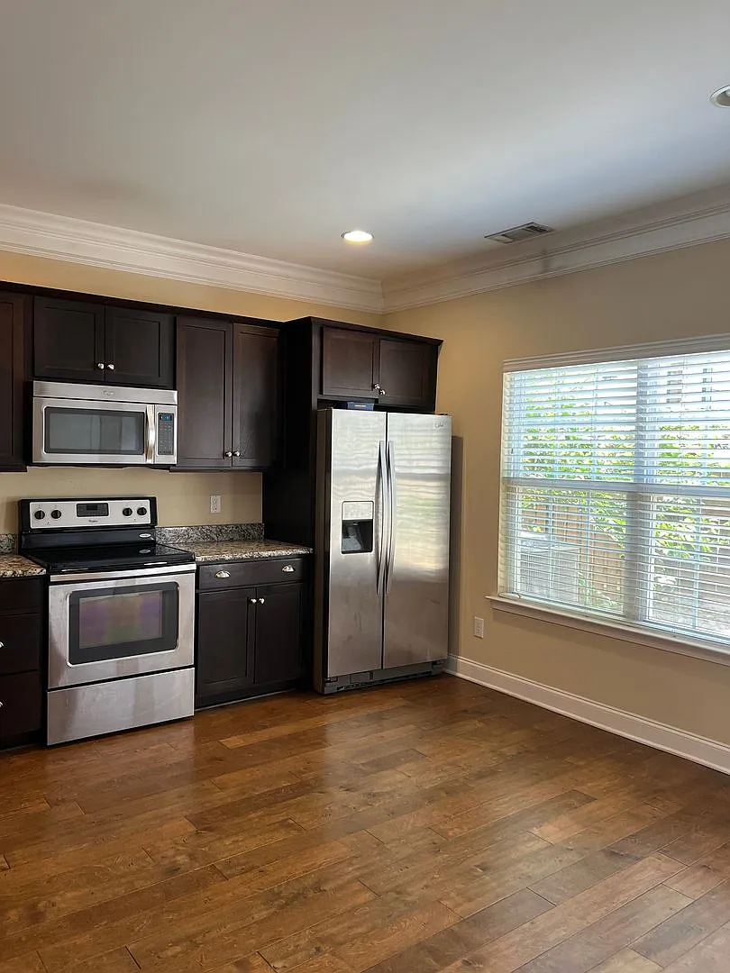 3 bedroom/2.5 Bathroom Sugar Valley Townhome — Photo 3