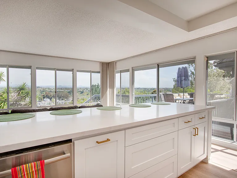 8143 La Jolla Scenic Dr N — Photo 13
