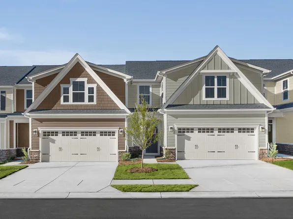 9470 Ivy Ln, Olmsted Falls, OH 44138