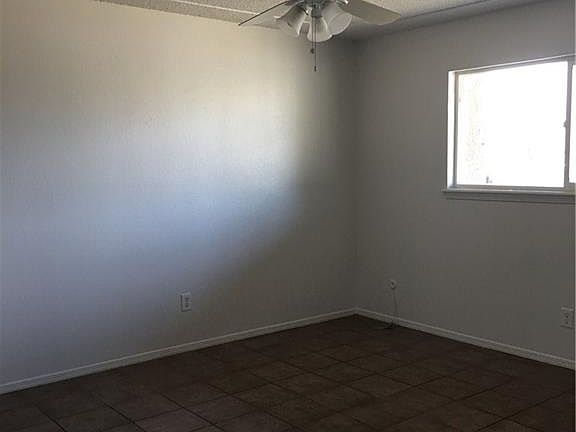 4th image of 10588 Kinross Ave