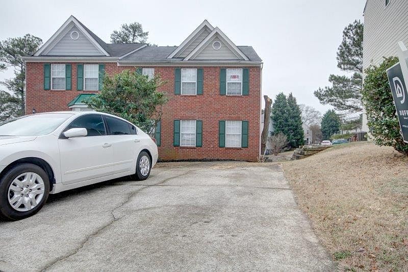 1st image of 92 Barrington Pl