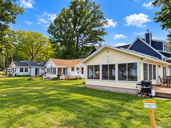 400 Houghton View Dr, Prudenville, MI 48651