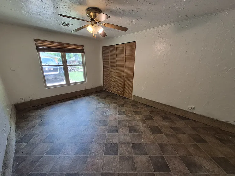 225 Burk Dr — Photo 15