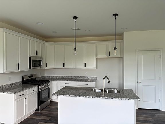 3rd image of 160 Deer Way