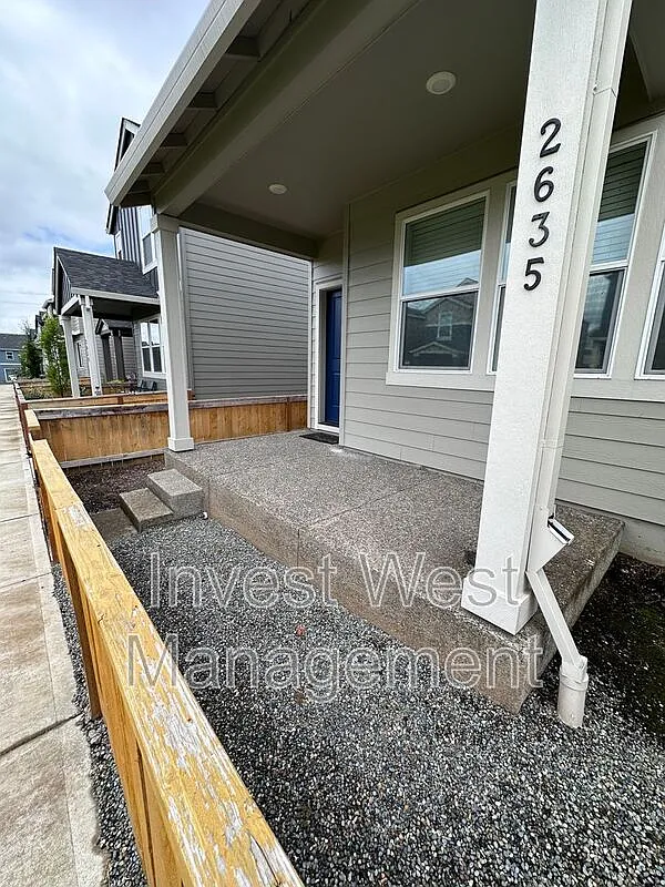 4 bed, 2.5 bath, 1516 sqft, $2,595 — Photo 3