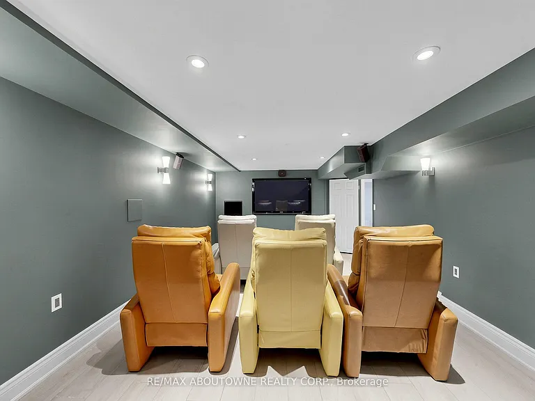 1316 Cambridge Dr — Photo 40
