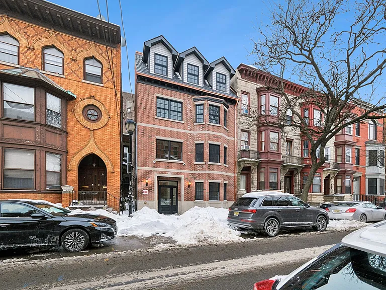 52 James St
