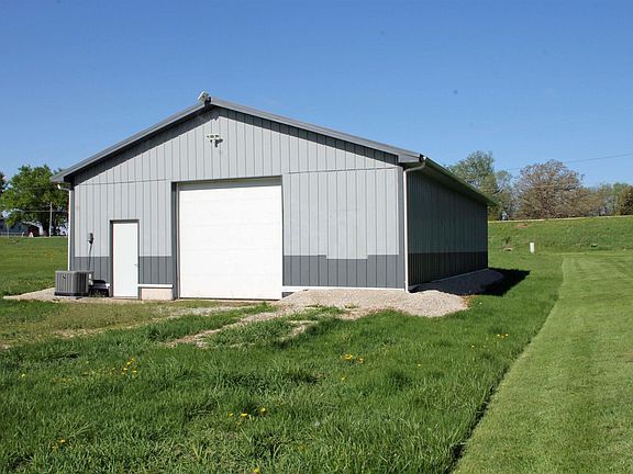3rd image of 1403 S Bremer Rd