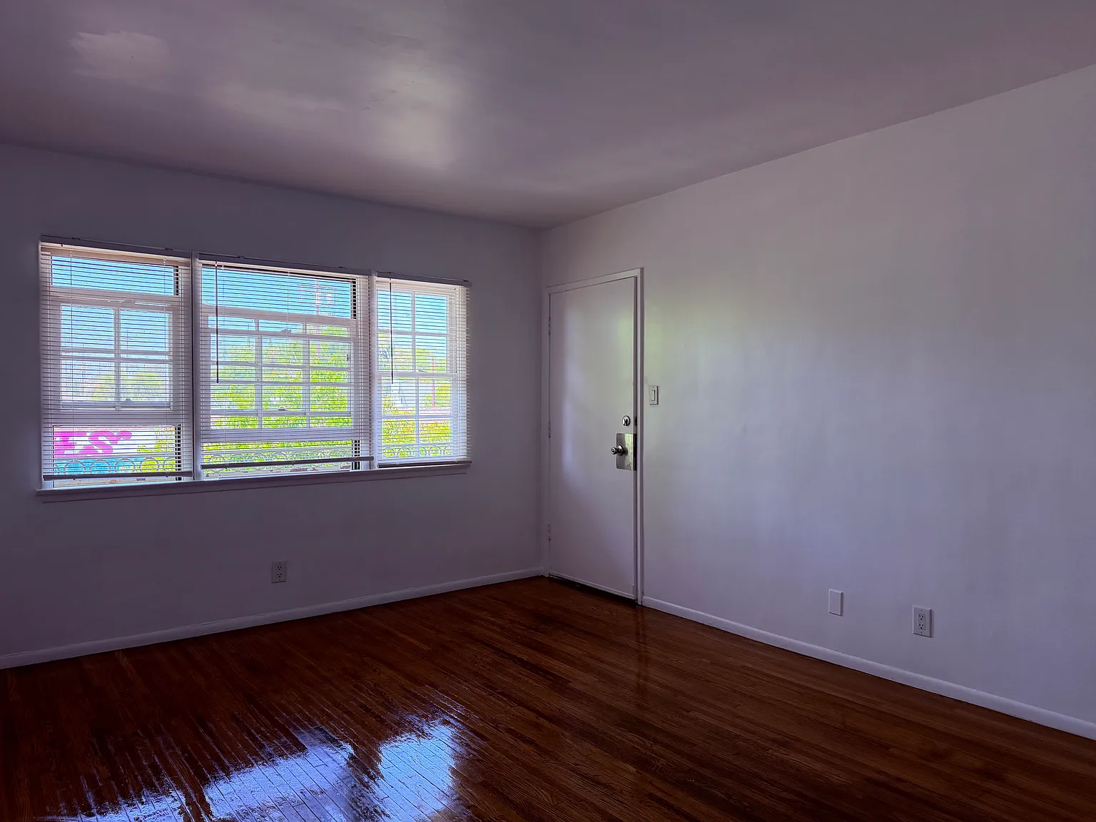 1380 Masselin Ave — Photo 3