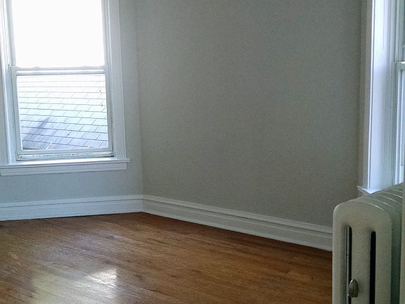 3rd image of 5052 N Ashland Ave