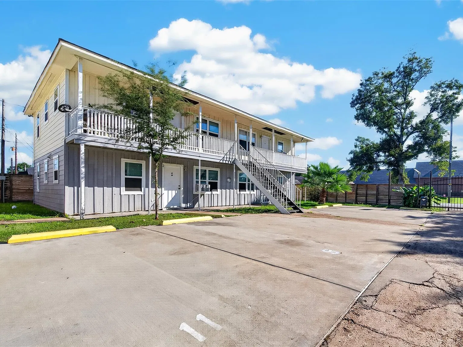 2 bed, 1.0 bath, $995 — Photo 2