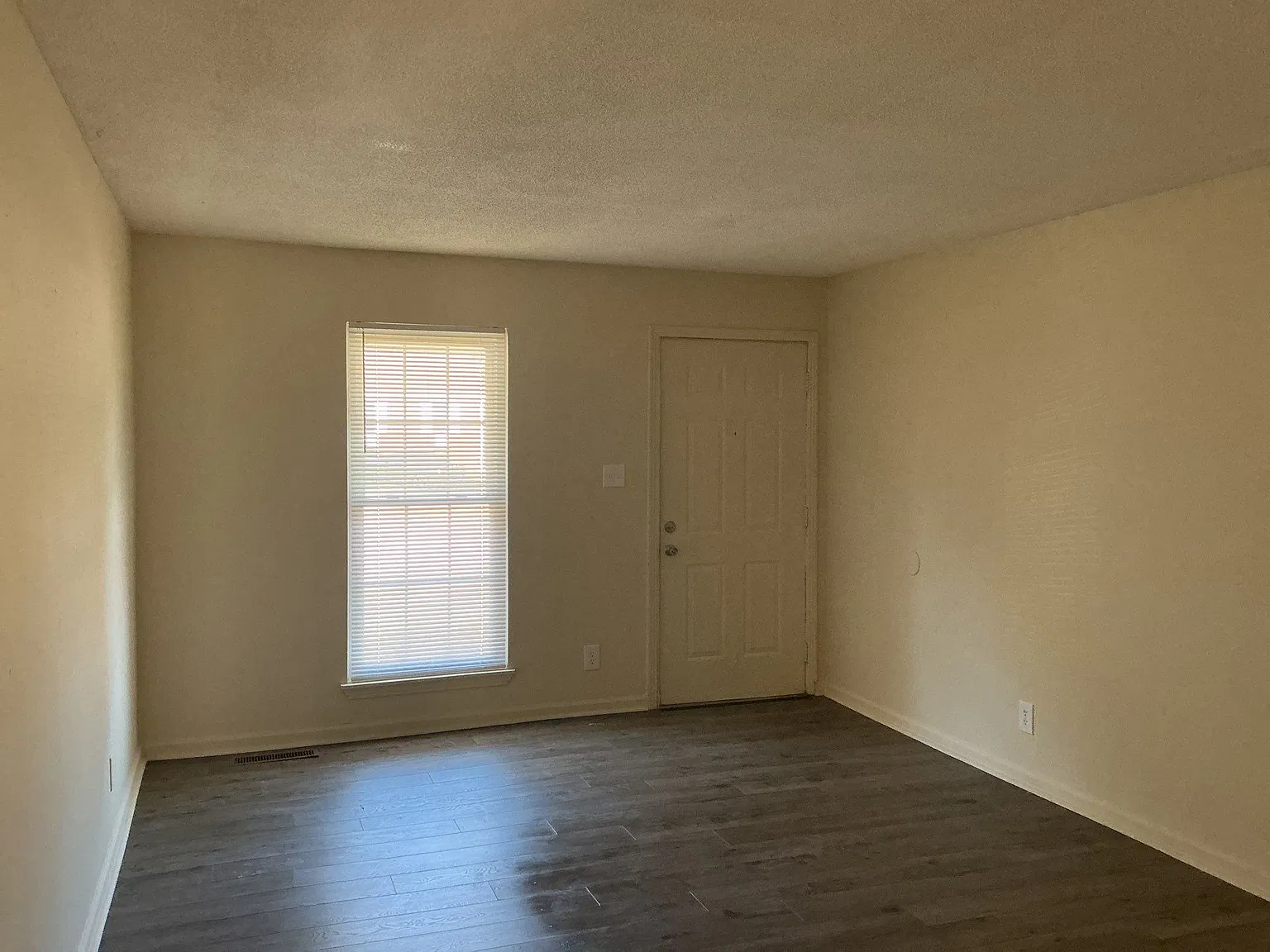 2 bed, 842 sqft, $975 — Photo 4
