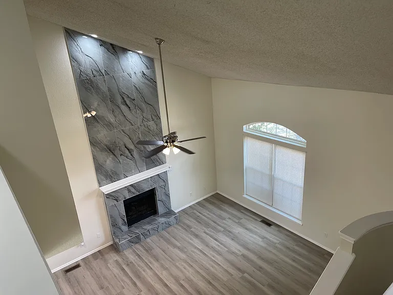 813 E Indianapolis St — Photo 20