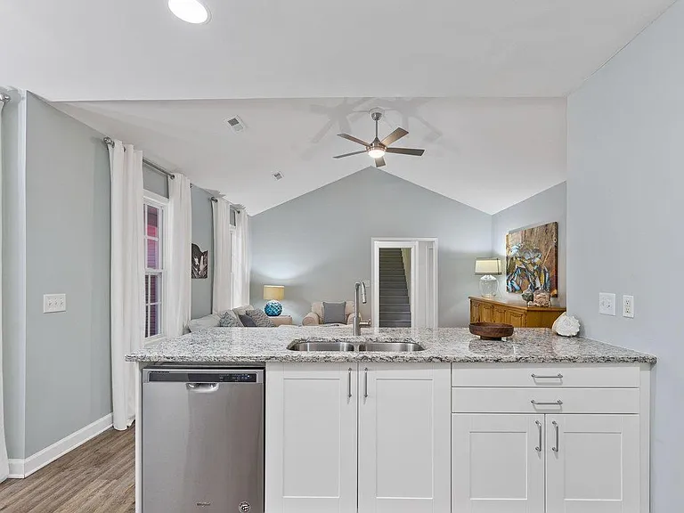 437 N Belvedere Dr — Photo 9
