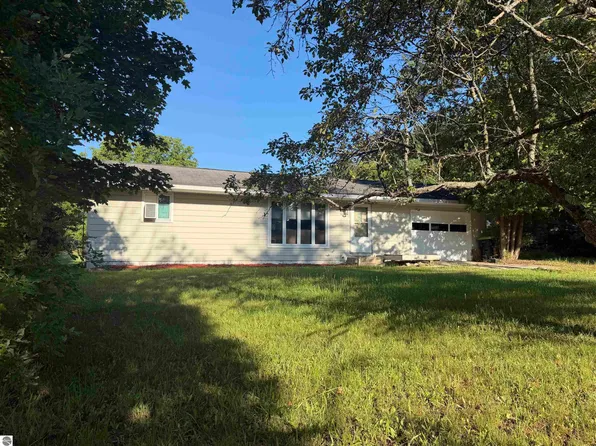 6296 N Reynolds Rd, Lake Ann, MI 49650