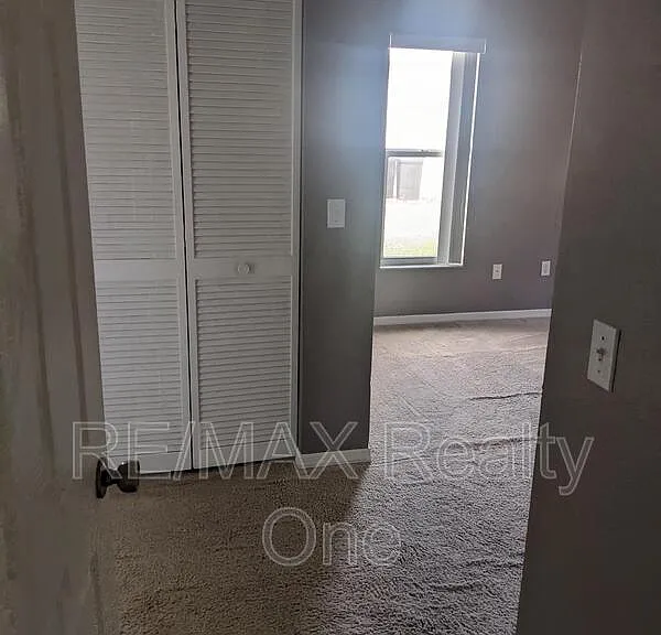 271 N Lombardy Point — Photo 15