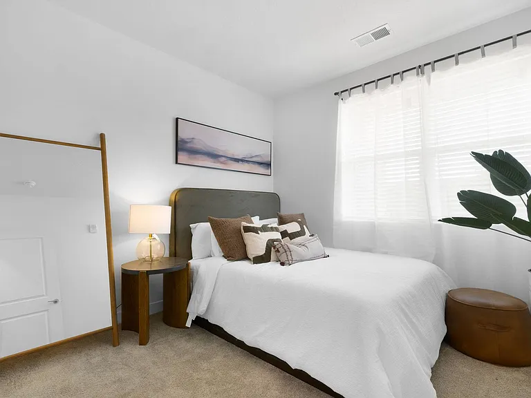 The Henley Apartments — Photo 7