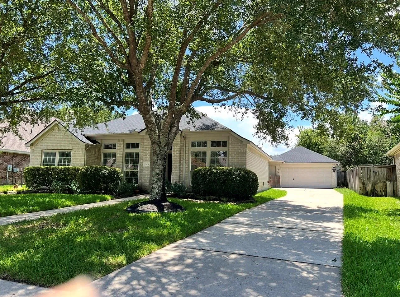 3 bed, 2080 sqft, $2,300 — Photo 4