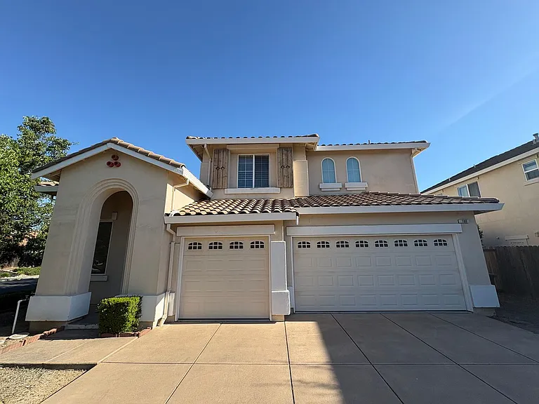 100 Mount Adams Cir — Photo 2