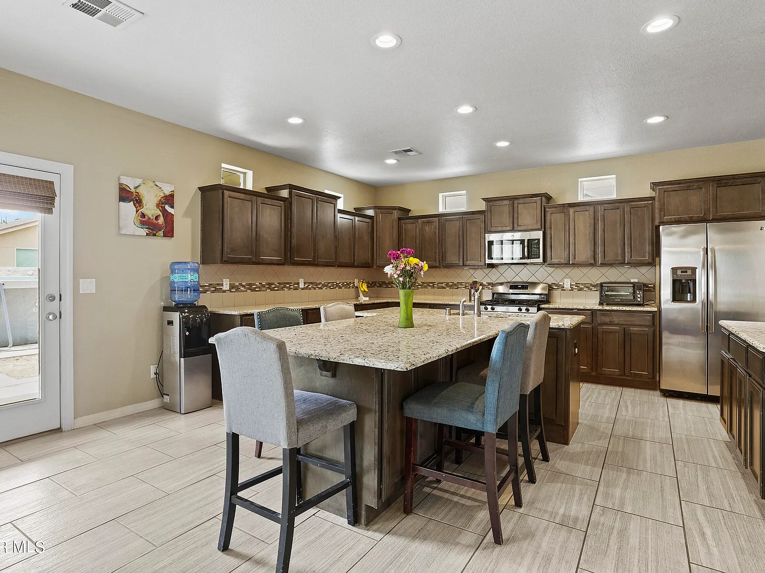 4 bed, 2.5 bath, 3381 sqft, $2,400 — Photo 3