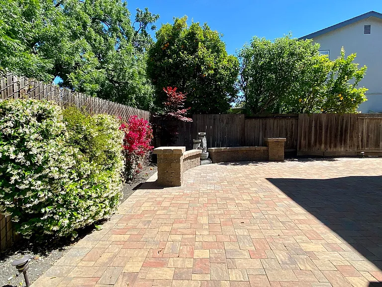 764 Starbush Dr — Photo 23