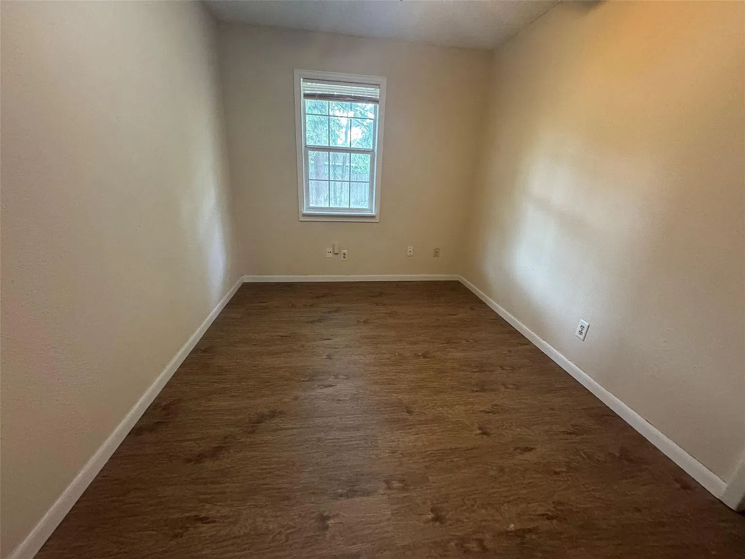 2 bed, 1.0 bath, 855 sqft, $1,350 — Photo 3