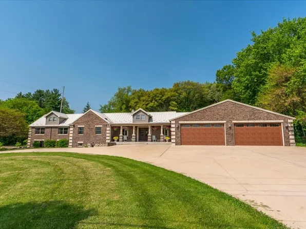 393 S Main St, Cottage Grove, WI 53527