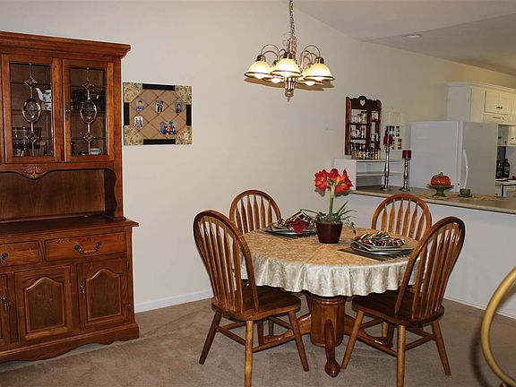 4th image of 131 Kingston Village Dr