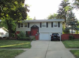 21W000 Marlborough Ln, Lombard, IL 60148