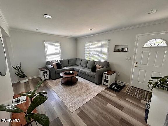 4th image of 1132 Hugo St