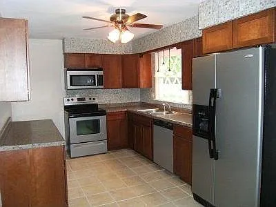1013 Briarwood Drive — Photo 2