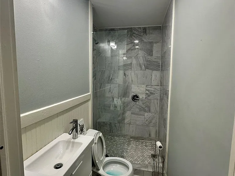 2206 Bernardo De Galvez Ave — Photo 7
