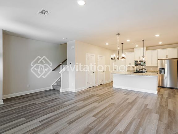 4th image of 233 River Rock Dr