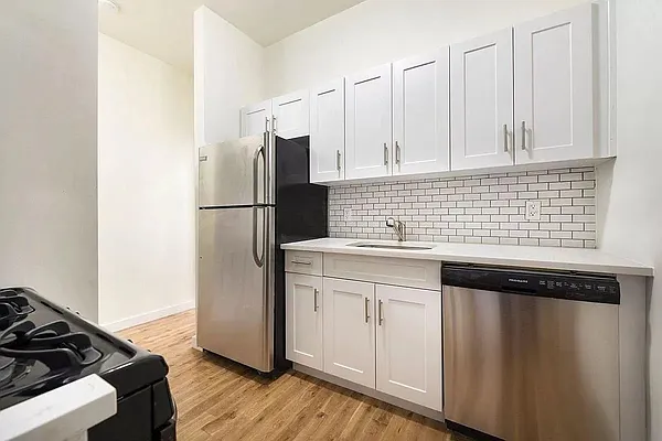 Rented by Max Apt LLC | media 2