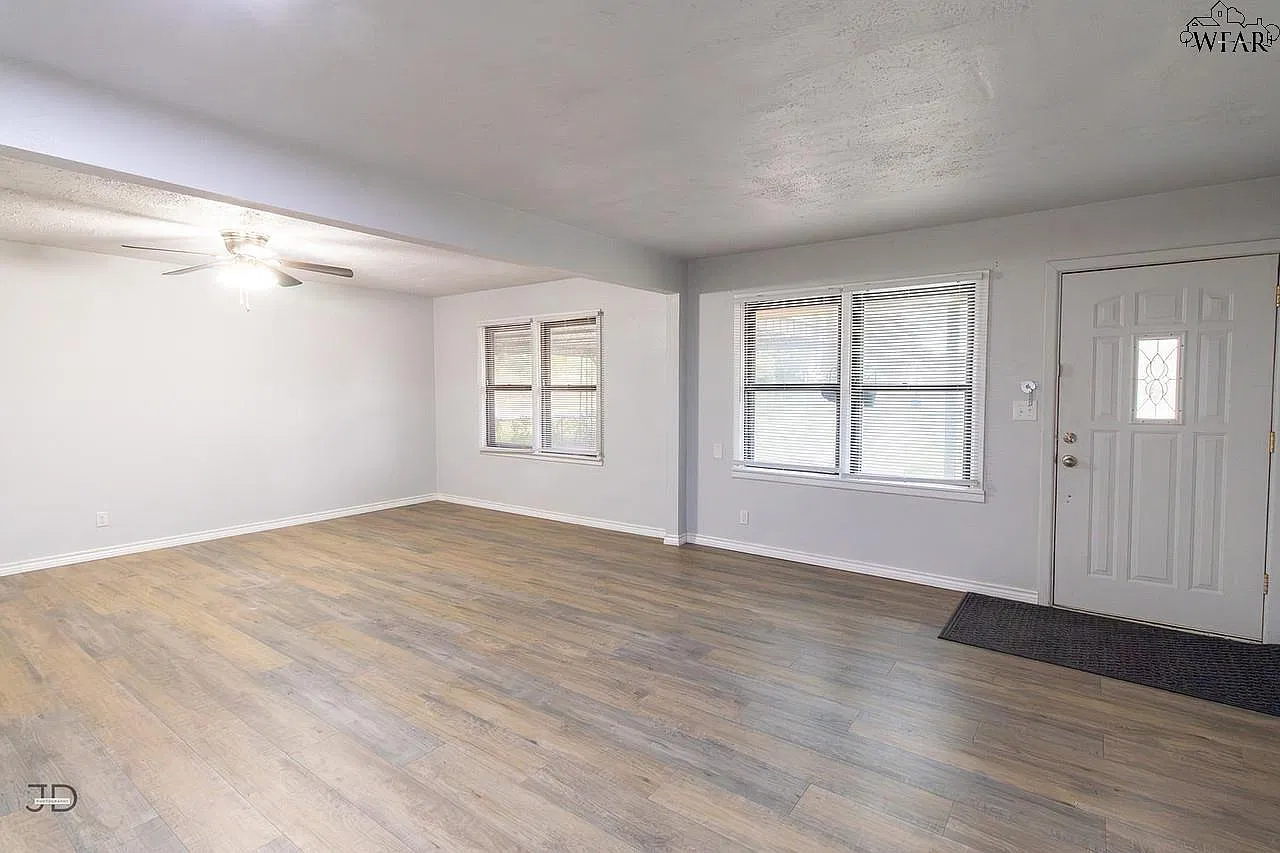 3 bed, 1.5 bath, 1344 sqft, $1,750 — Photo 3