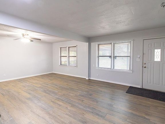 3rd image of 1124 Sheppard Rd