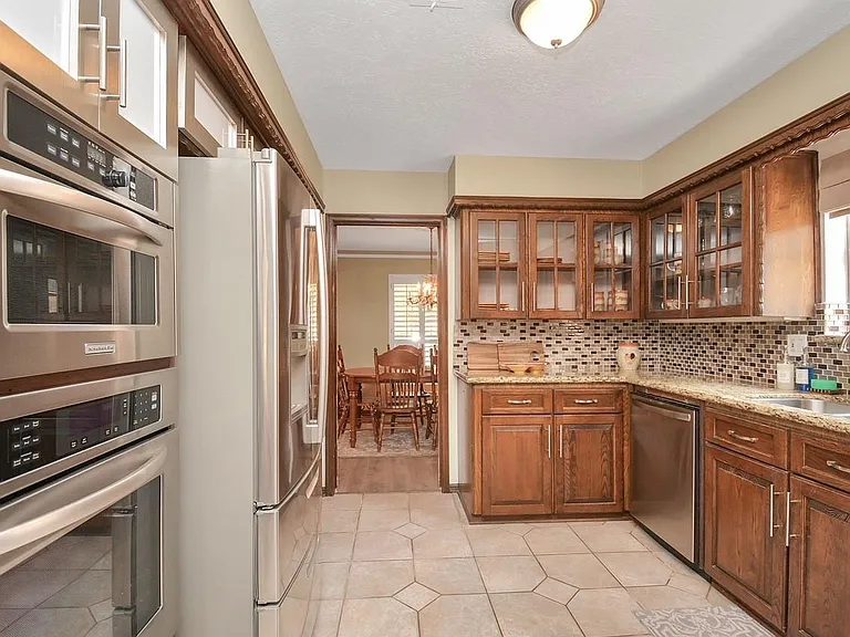 9811 Rocktree Dr — Photo 11