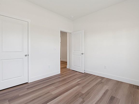 4th image of 5069 Lost Creek Dr